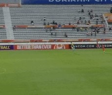 开云官网-鲁粤门将亚冠联袂秀低级失误 两人都曾入选国青队