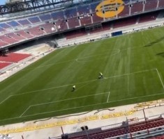 世体：诺坎普球场完成画线工作，大停电并未影响工程进度