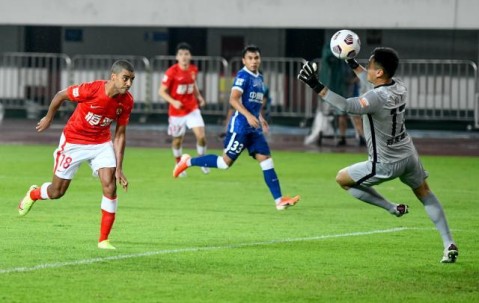 开云官网-严鼎皓已成郑智接班人？助攻王带广州队锁定争冠赛