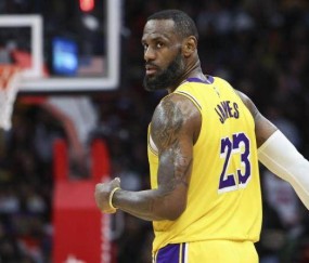 【现场】洛城德比詹姆斯发威 湖人强势逆转快艇