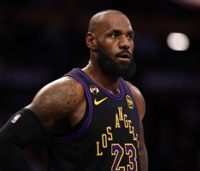 开云官网-路威：詹姆斯不会在乎珍妮的不满 他曾为烧了他球衣的城市夺冠